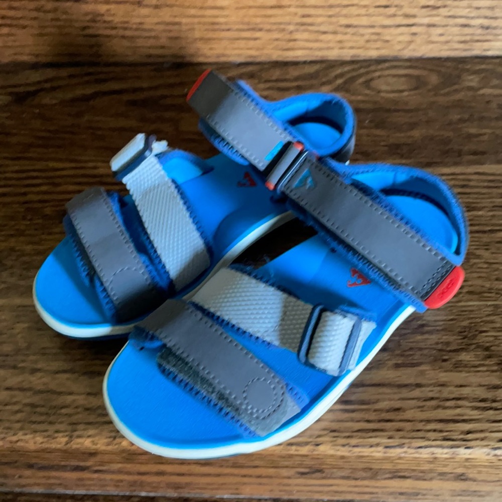 PLAE sandals